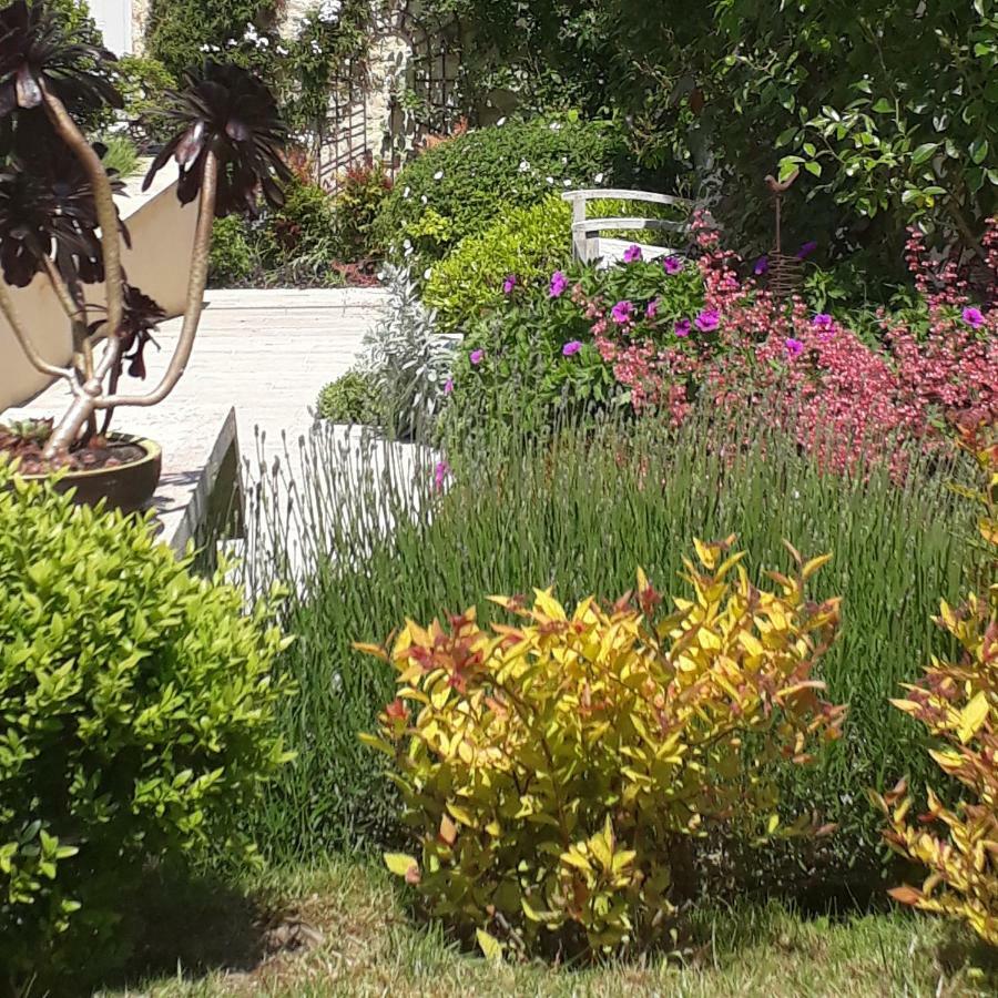 La Colline Bed & Breakfast *